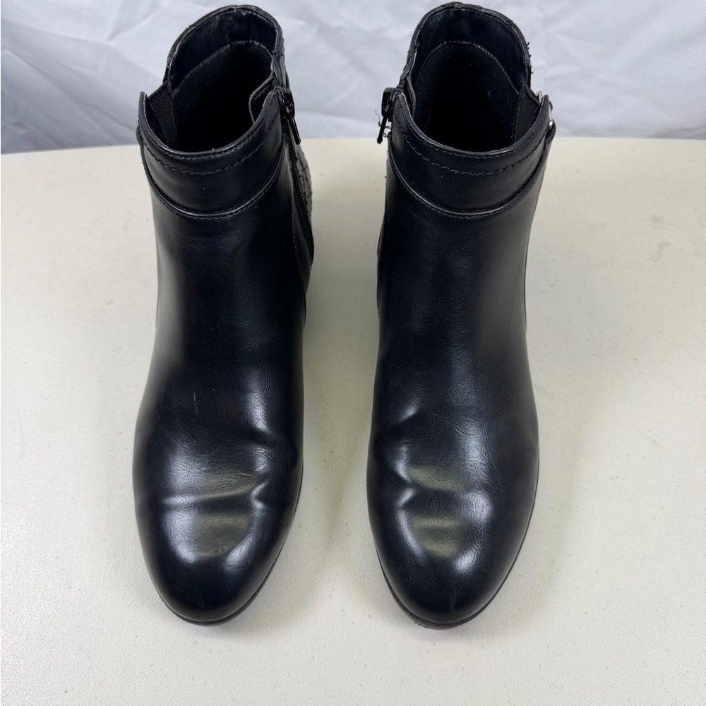 Women’s Ankle Boots Size 8 Black Buckle accent Dakota Chase